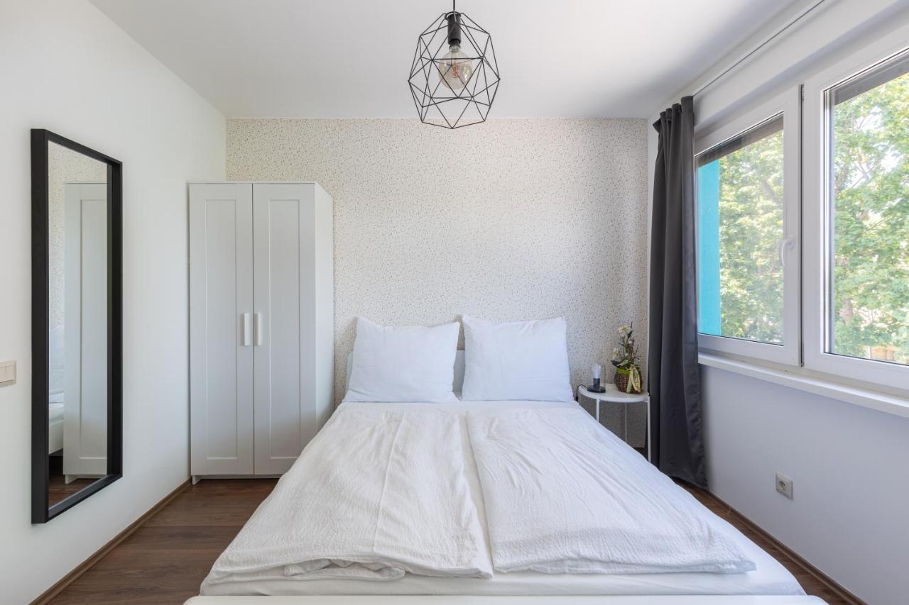 Pauzo Balaton Aparthotel Balatonföldvár Екстериор снимка