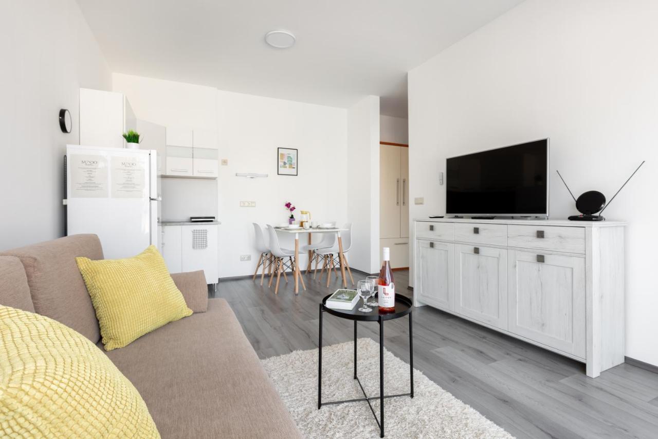 Pauzo Balaton Aparthotel Balatonföldvár Екстериор снимка