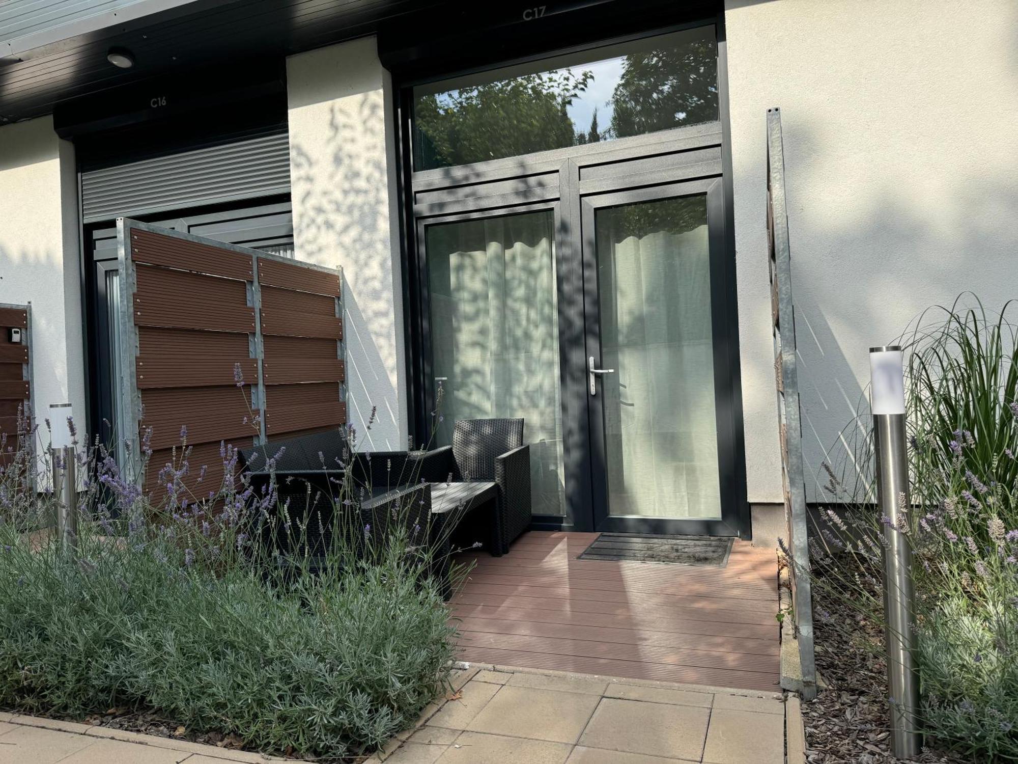 Pauzo Balaton Aparthotel Balatonföldvár Екстериор снимка