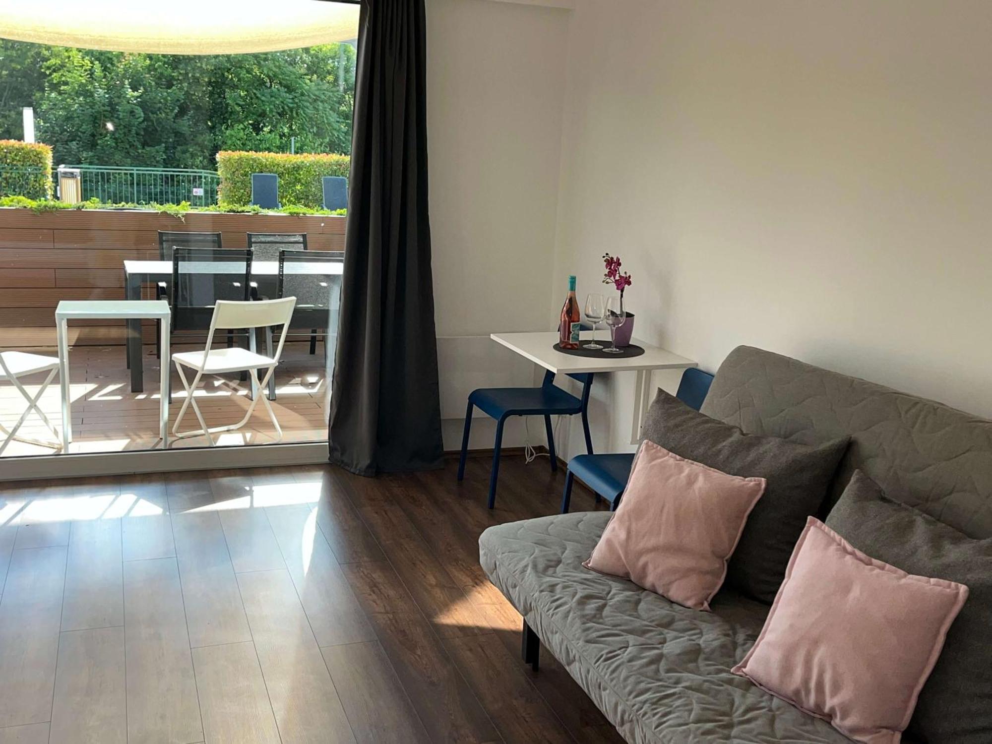 Pauzo Balaton Aparthotel Balatonföldvár Екстериор снимка